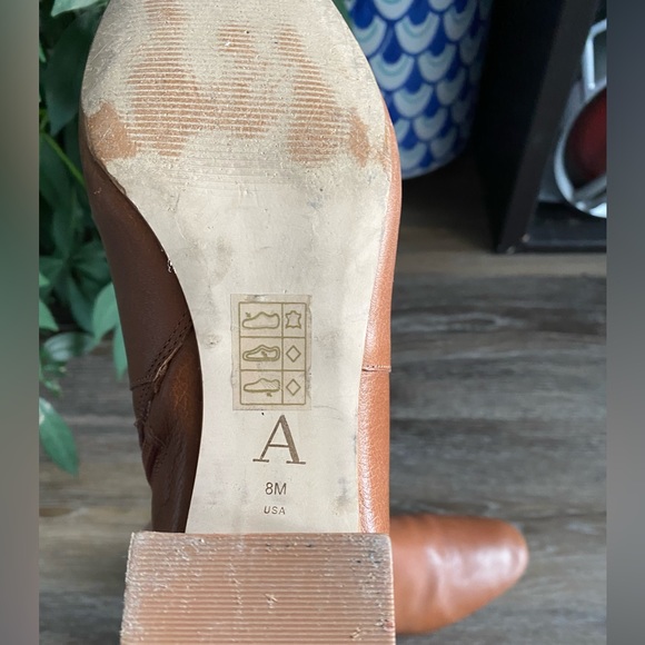 Anthropologie Brown Leather Ankle Boots - Picture 4 of 8